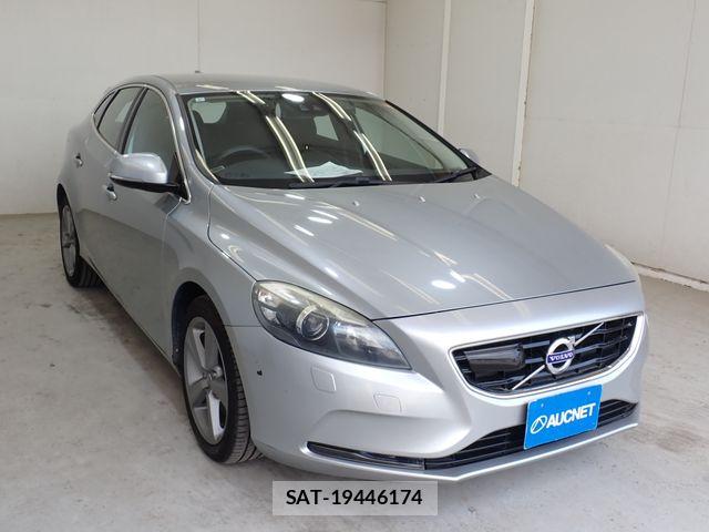 Volvo V40 2013-06 8076062-3