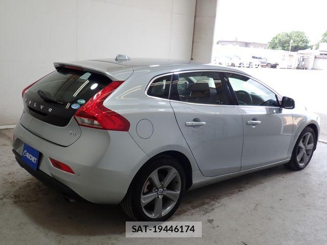 Volvo V40 2013-06 8076062-7