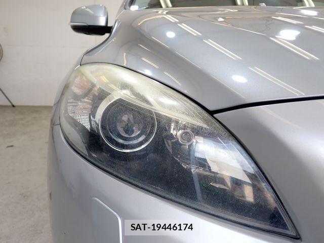 Volvo V40 2013-06 8076062-8