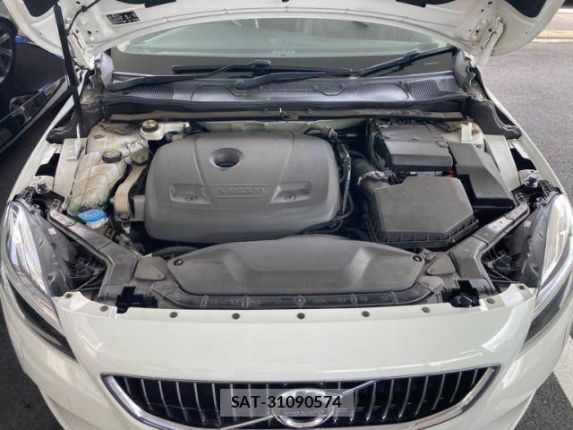 Volvo V40 2018-03 8102538-10