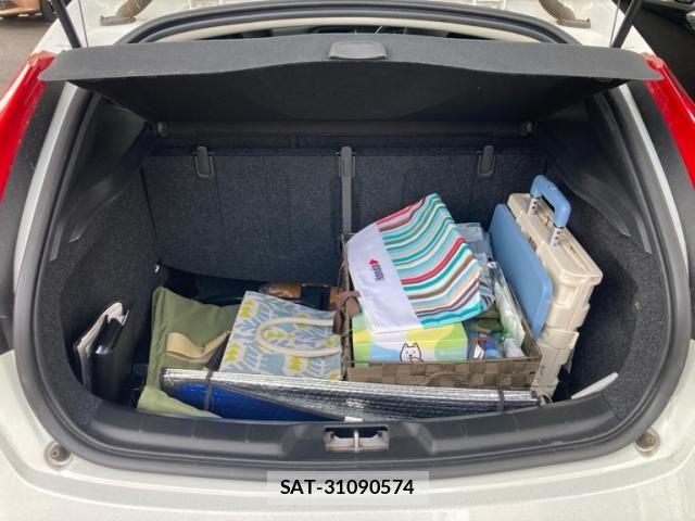 Volvo V40 2018-03 8102538-11