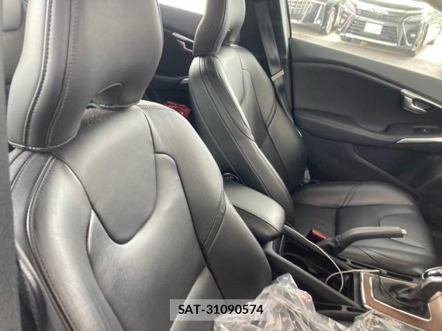 Volvo V40 2018-03 8102538-13