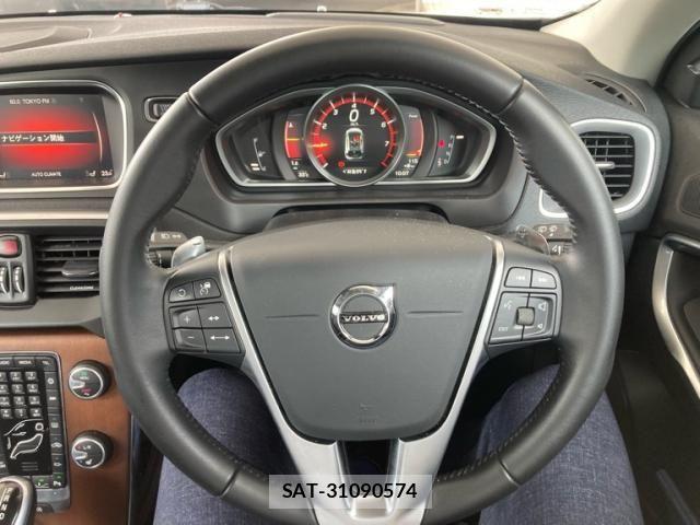 Volvo V40 2018-03 8102538-16