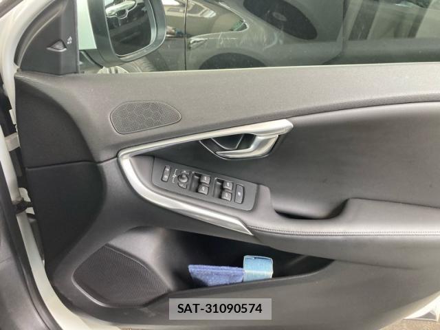 Volvo V40 2018-03 8102538-18