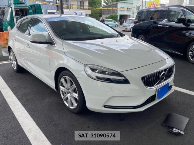 Volvo V40 2018-03 8102538-1