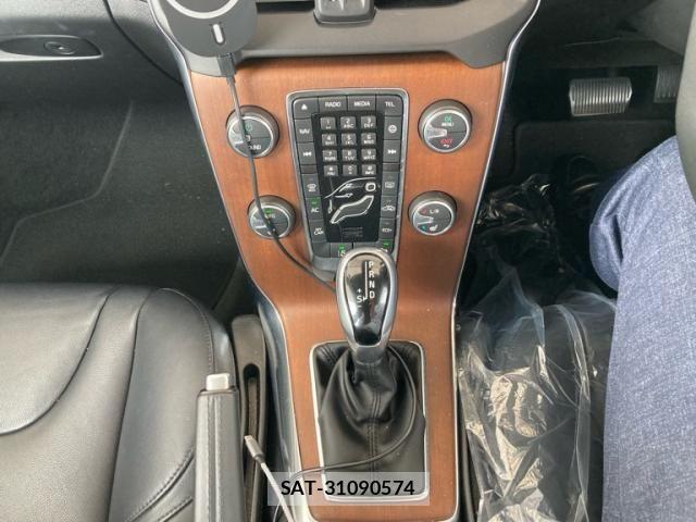 Volvo V40 2018-03 8102538-19