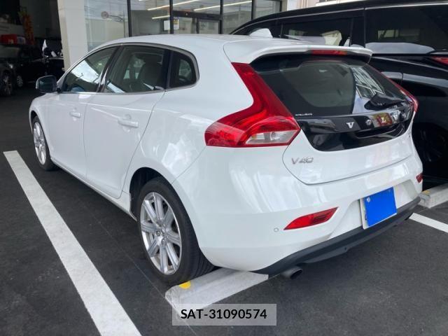 Volvo V40 2018-03 8102538-2