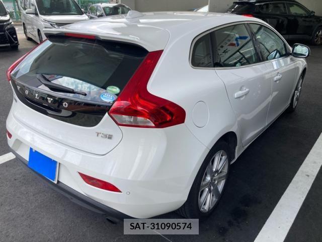 Volvo V40 2018-03 8102538-3