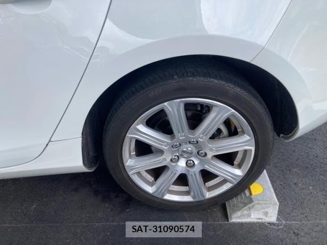 Volvo V40 2018-03 8102538-7