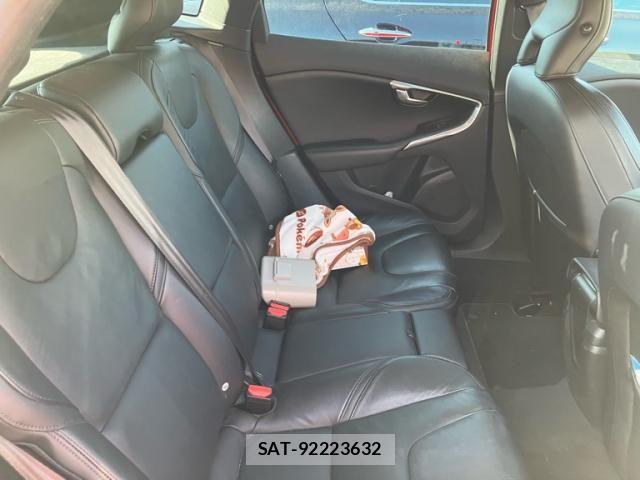 Volvo V40 2013-08 8132871-9