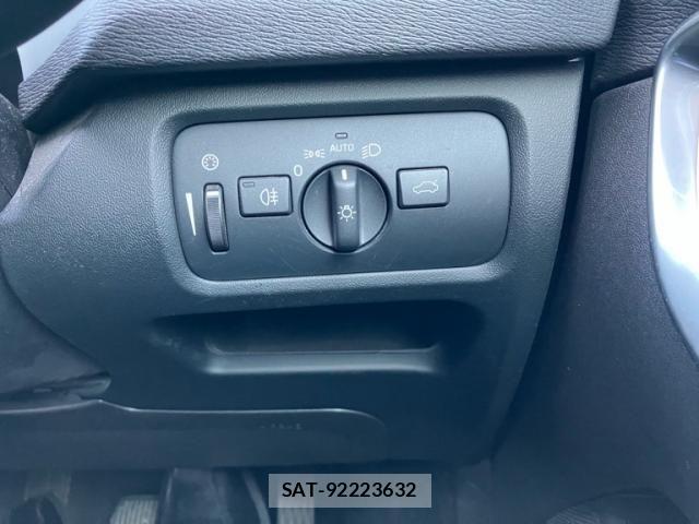 Volvo V40 2013-08 8132871-11