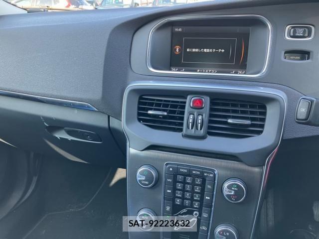 Volvo V40 2013-08 8132871-13