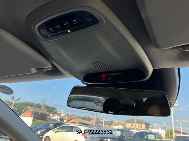 Volvo V40 2013-08 8132871-16