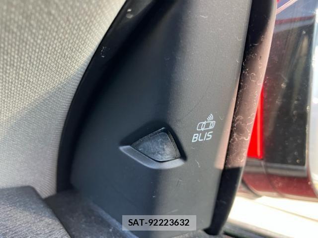 Volvo V40 2013-08 8132871-17