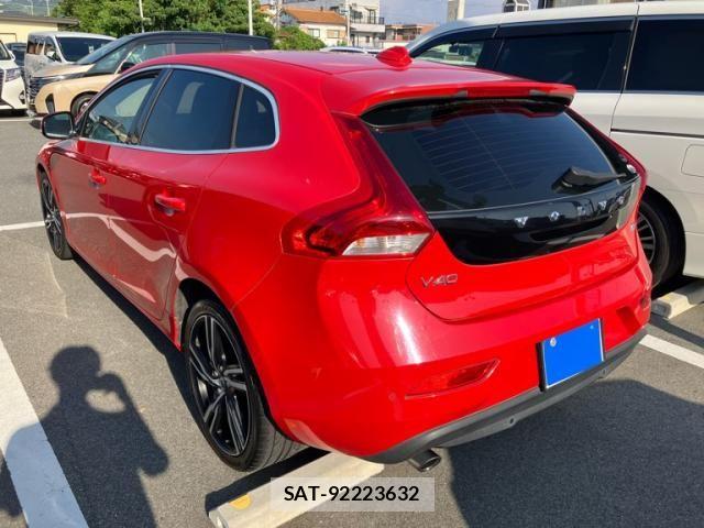 Volvo V40 2013-08 8132871-2