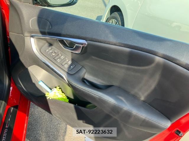 Volvo V40 2013-08 8132871-7