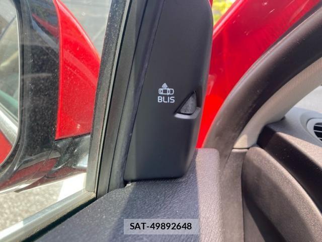 Volvo V40 2014-03 8146948-10
