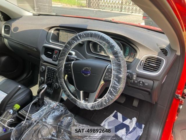 Volvo V40 2014-03 8146948-11