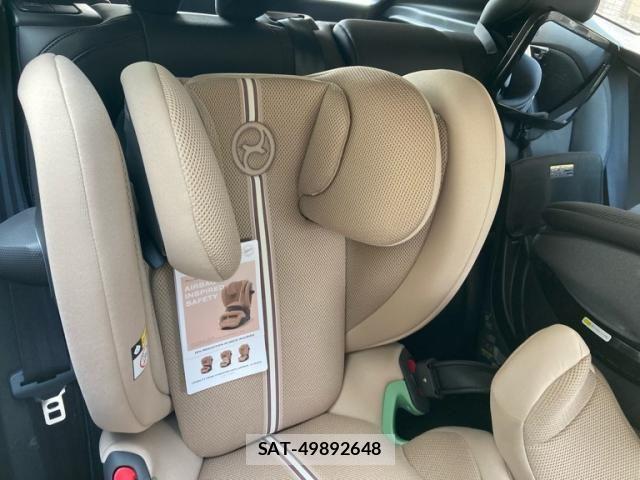 Volvo V40 2014-03 8146948-13