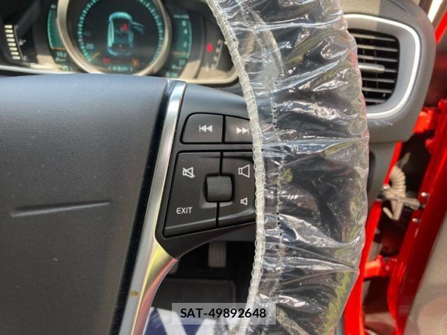 Volvo V40 2014-03 8146948-16