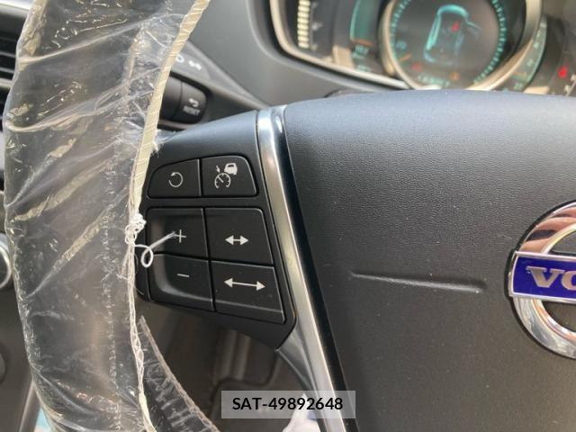 Volvo V40 2014-03 8146948-17