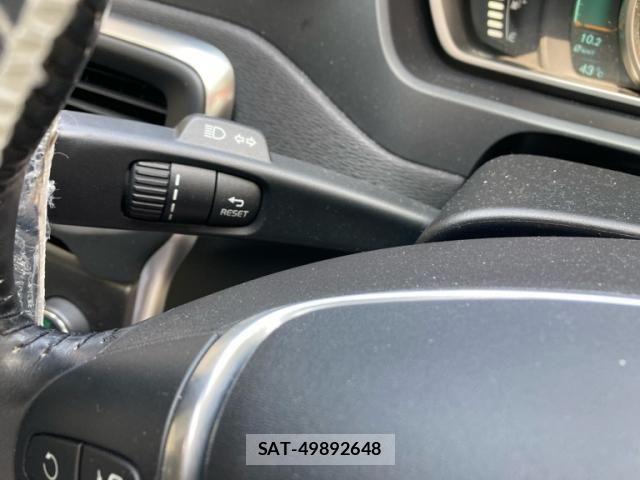 Volvo V40 2014-03 8146948-19