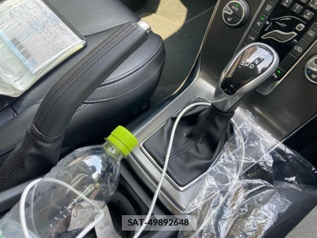 Volvo V40 2014-03 8146948-21