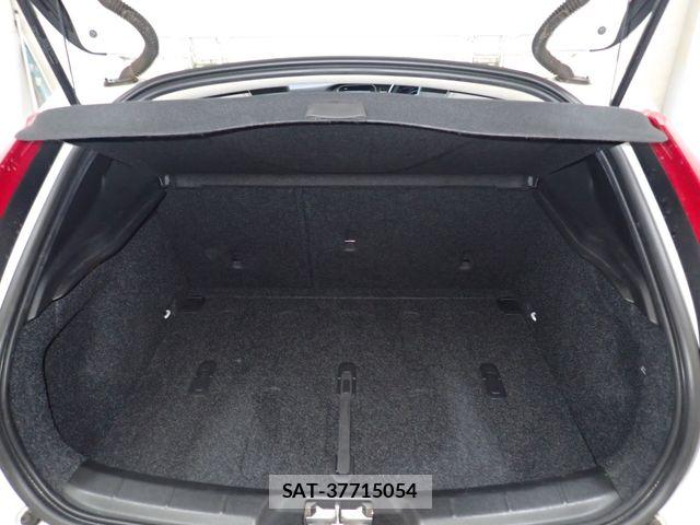 Volvo V40 2015-11 8159482-23