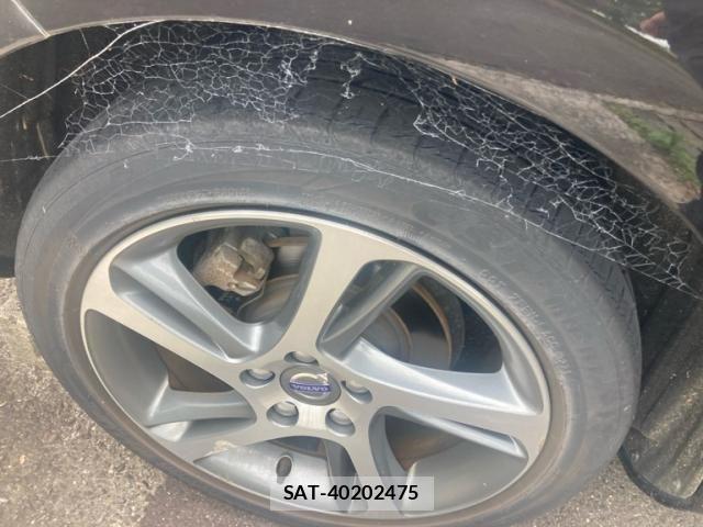 Volvo V40 2016-02 8210882-9