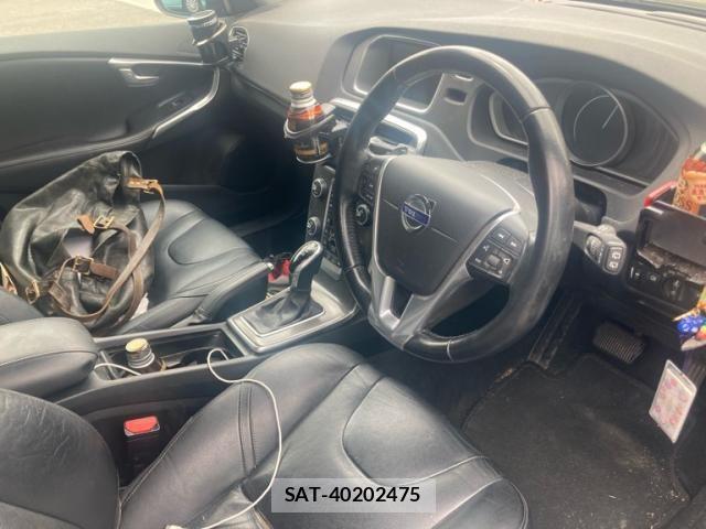 Volvo V40 2016-02 8210882-11