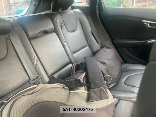 Volvo V40 2016-02 8210882-14