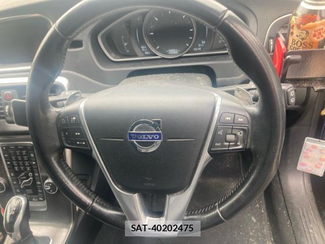 Volvo V40 2016-02 8210882-16