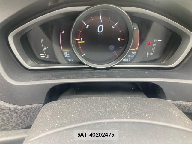 Volvo V40 2016-02 8210882-17