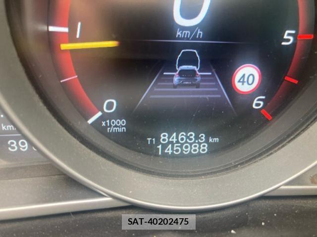 Volvo V40 2016-02 8210882-18