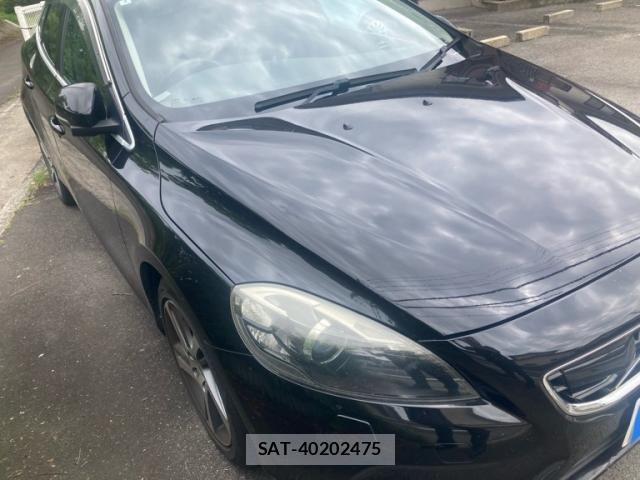 Volvo V40 2016-02 8210882-1