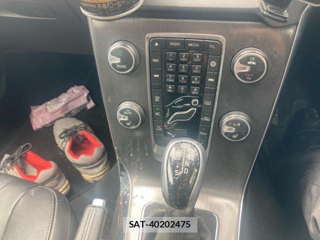 Volvo V40 2016-02 8210882-20