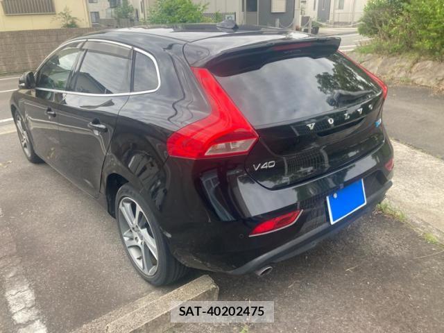 Volvo V40 2016-02 8210882-3