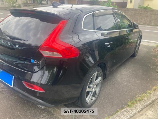 Volvo V40 2016-02 8210882-4