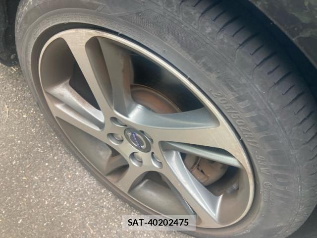 Volvo V40 2016-02 8210882-8