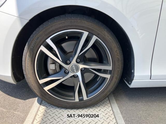 Volvo V40 2017-08 8232306-9