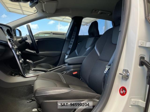 Volvo V40 2017-08 8232306-11