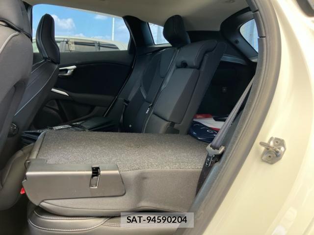 Volvo V40 2017-08 8232306-12