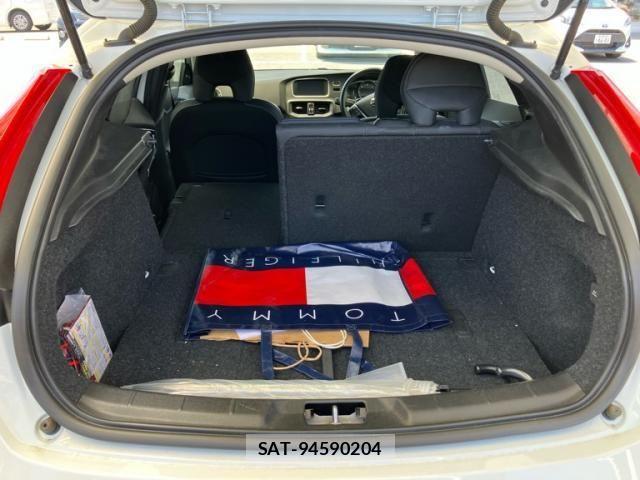 Volvo V40 2017-08 8232306-13