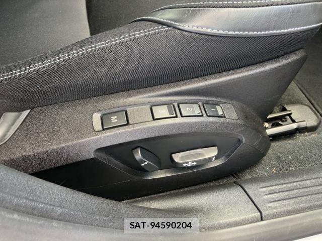 Volvo V40 2017-08 8232306-16