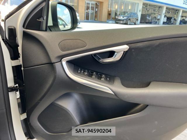 Volvo V40 2017-08 8232306-17