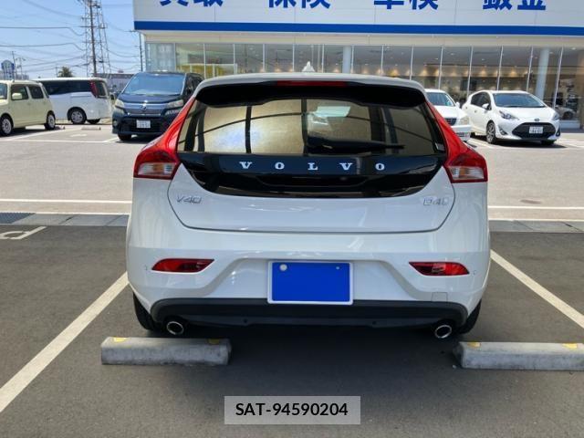 Volvo V40 2017-08 8232306-1