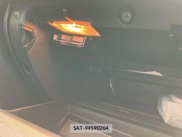 Volvo V40 2017-08 8232306-22