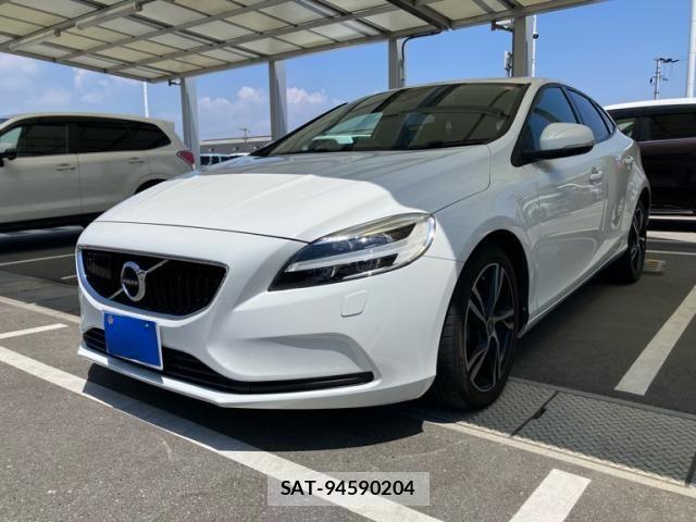 Volvo V40 2017-08 8232306-2