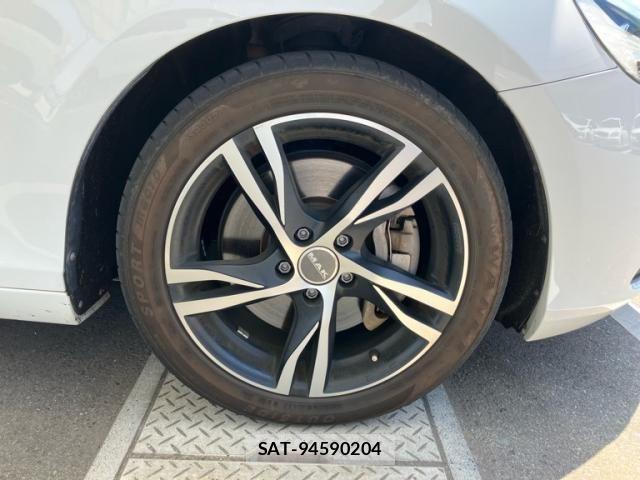 Volvo V40 2017-08 8232306-6