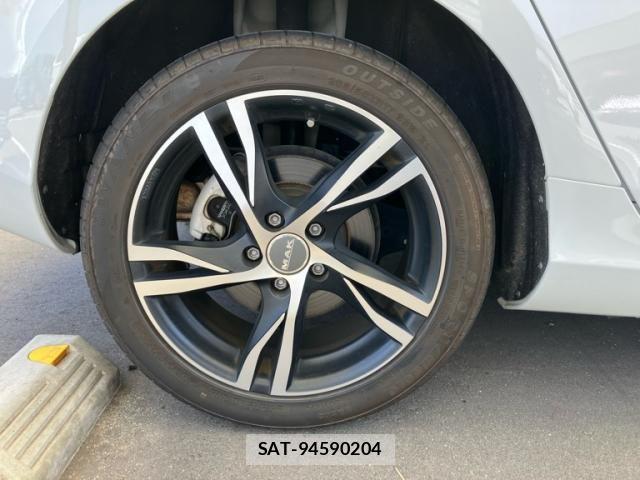 Volvo V40 2017-08 8232306-7